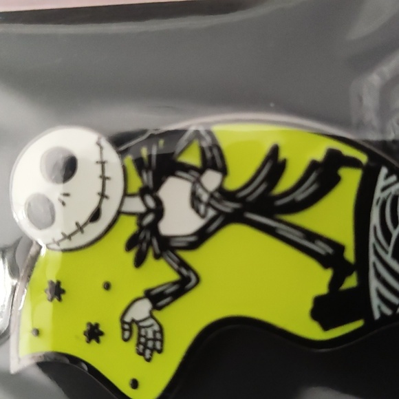 BIO WORLD Nightmare Before Christmas Lapel pins - Picture 4 of 4